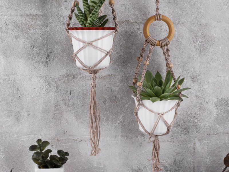 Creaciones únicas de macramé en Maqui Arte a Mano. Hecho con amor en Ecuador, ofrecemos accesorios, decoración y sombreros artesanales
